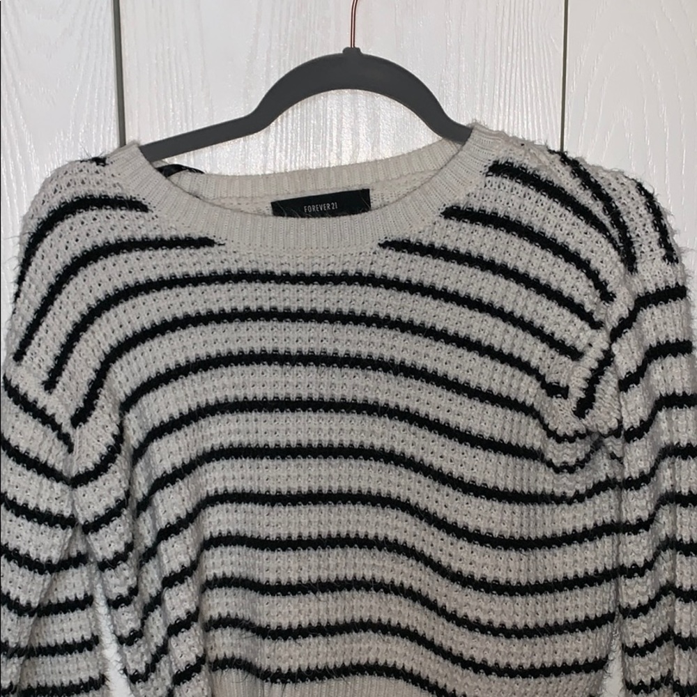 FOREVER21 CROPPED SWEATER